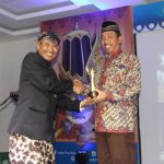 Rembang Kembali Menerima Penghargaan Kabupaten Pro Investasi