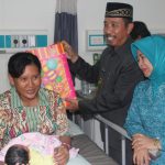 Hari Kesehatan Nasional ke-53 Bupati Beri Nama Dua Bayi