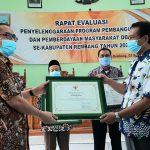 Pemkab Rembang Berikan Penghargaan Pembangunan dan Pemberdayaan Desa