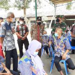 Ganjar Pranowo Tinjau Vaksinasi di Panti Sosial Pangrukti Mulyo