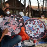 Dongkrak Kunjungan, Pemkab Gelar Festival Payung Batik di Pantai Caruban